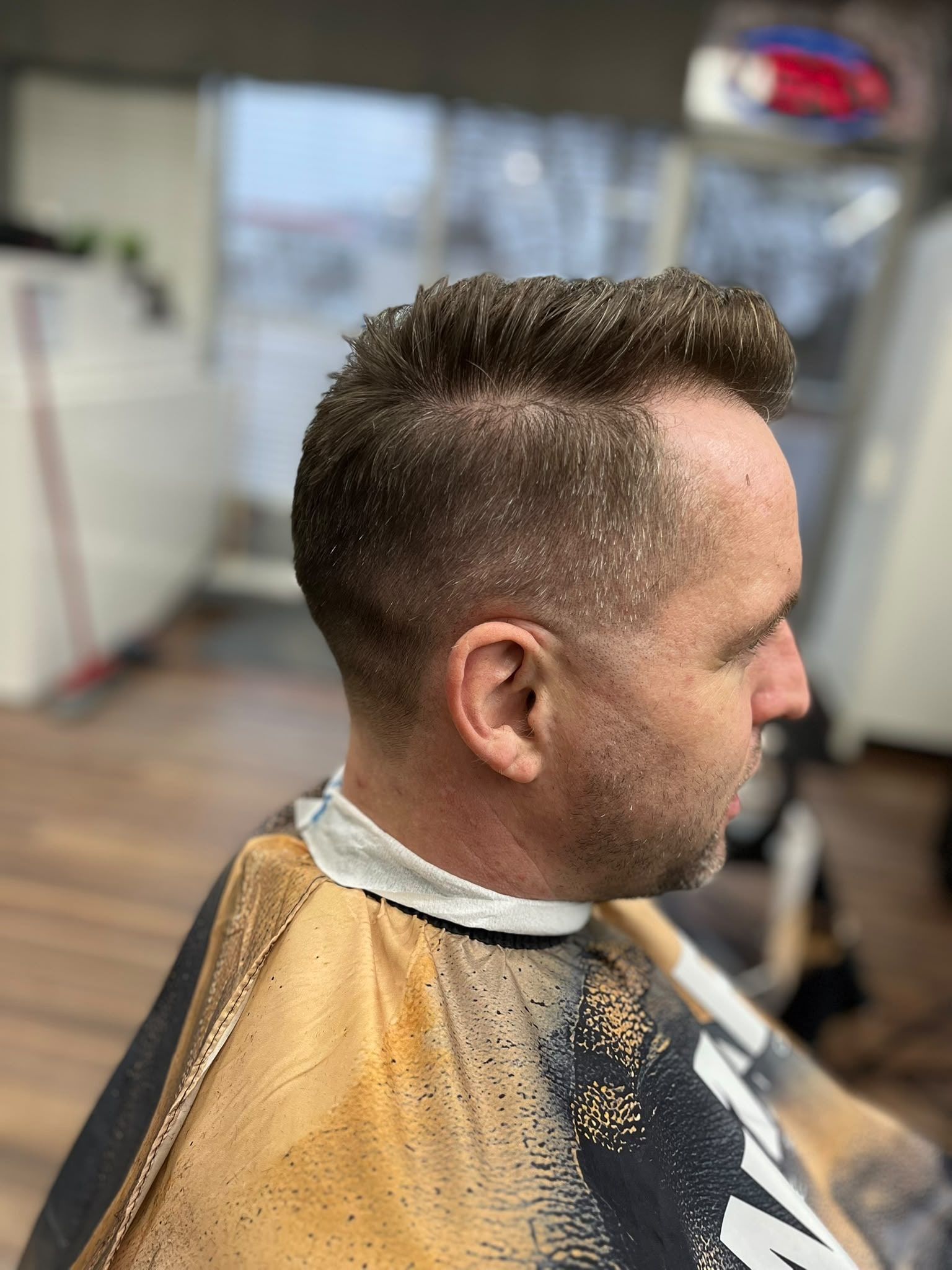 Short textured side part with a low taper